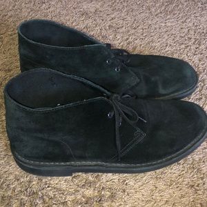 Black Clark’s Mid Top Chukka Dress shoe